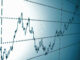 Auf dem Bild ist eine aufsteigende Börsenkurslinie auf einem bläulichen Hintergrund mit Gitterlinien zu sehen.