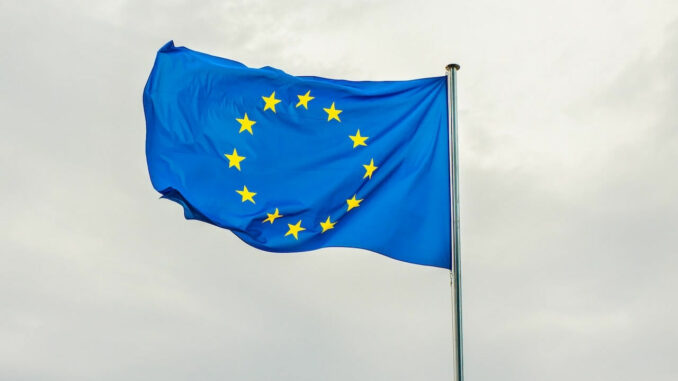 EU Flagge an Fahnenmast