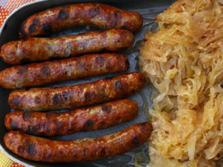 Nürnberger Rostbratwurst mit Sauerkraut