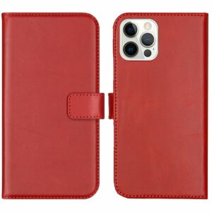 Ein rotes Smartphone-Cover mit Magnetverschluss, offen und neben einem iPhone mit Dreifach-Kamera.