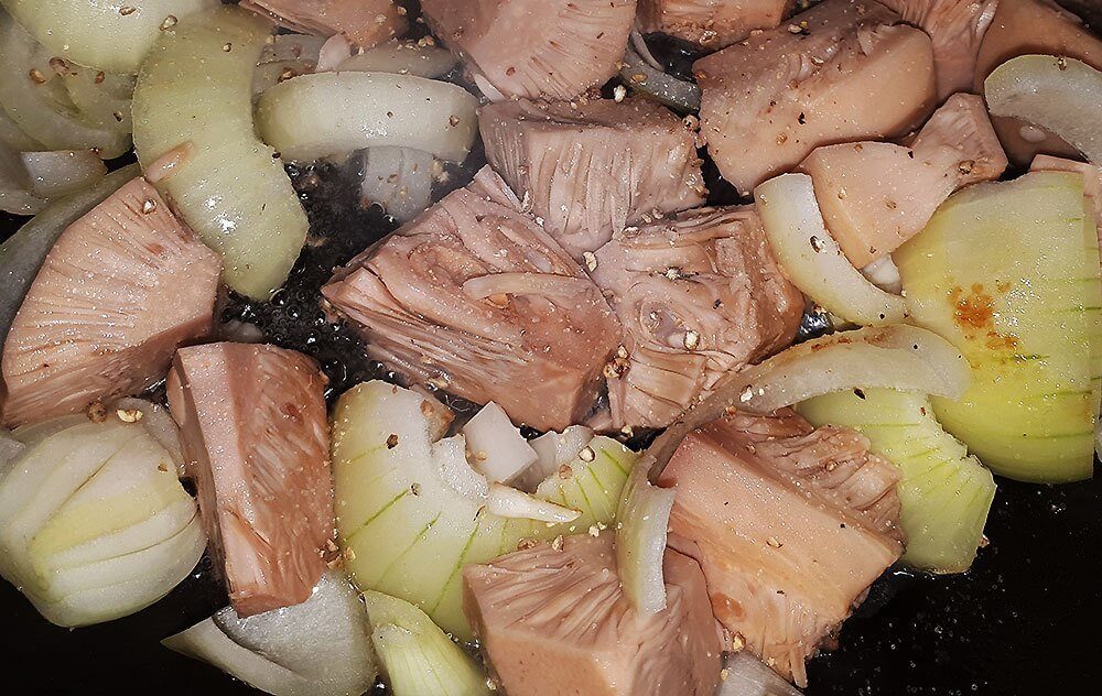 Jackfruit Gulasch mit Rotkraut und Klößen 2