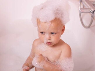 Kinderhaare richtig waschen und pflegen