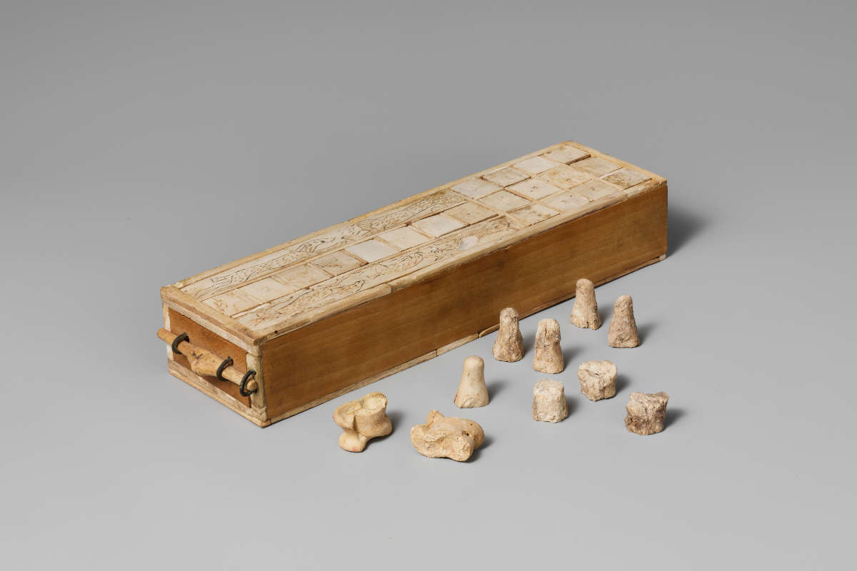 Spielschachtel zum Spielen von Senet ca. 1635-1458 V.CHR