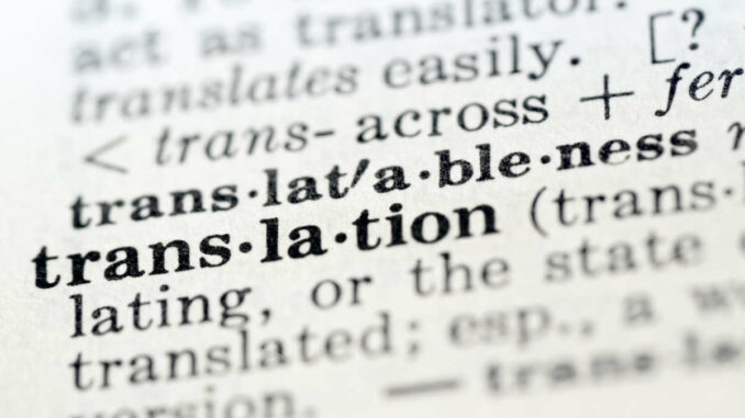 Ein Wörterbuchausschnitt mit dem Fokus auf dem Wort 'translation' und dessen Definition.